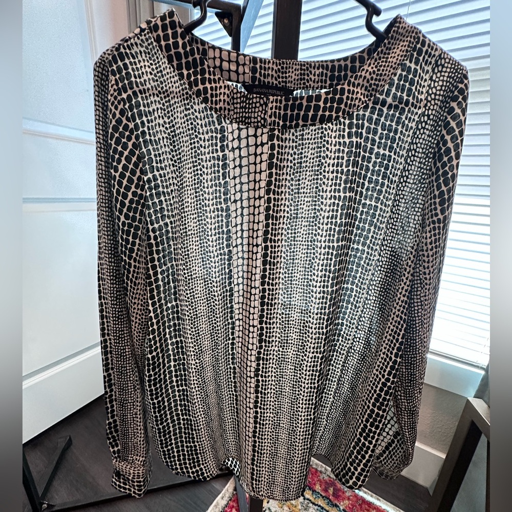 Banana Republic Green and White Women's Top